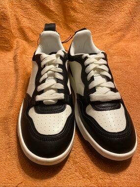 wild fable Black and White Low-Top Sneakers